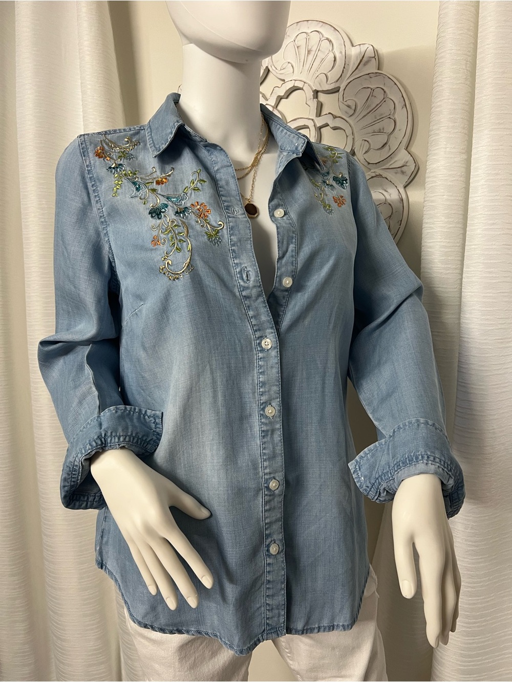 Chico’s Lightweight Denim Shirt with Floral Embroidery – Size 0